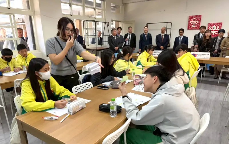 小美玉市參訪團入班觀課淡中訪日學生的行前課程,雙方對於即將展開的實體交流充滿期待