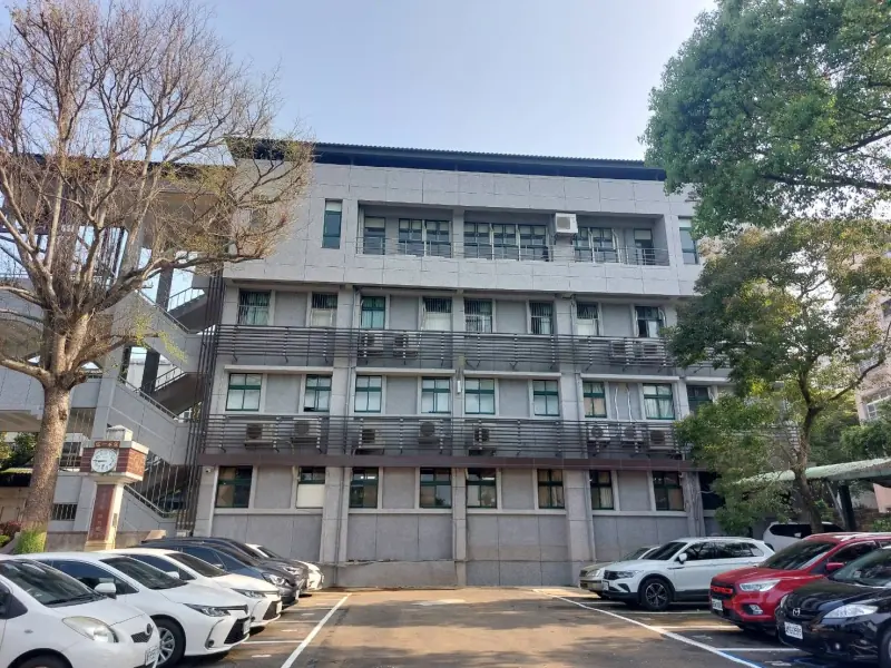 三民樓南側全景(下方為停車場)