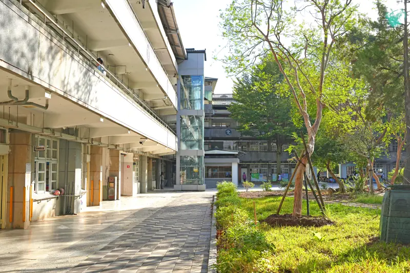 和平樓走廊、電梯及透水磚步道