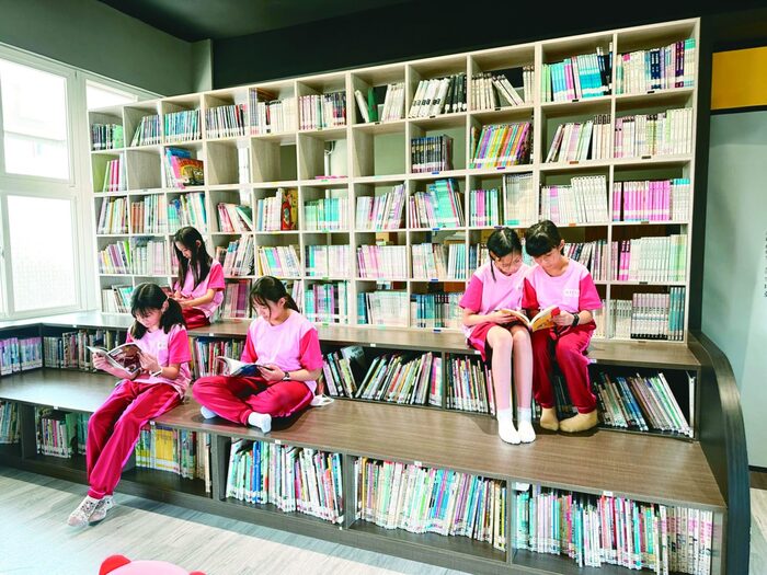 日本最近一次調查顯示,逾6成日本人1個月讀不到1本書。圖為屏東復興國小的欣閱書屋。 圖/聯合報資料照片圖片
