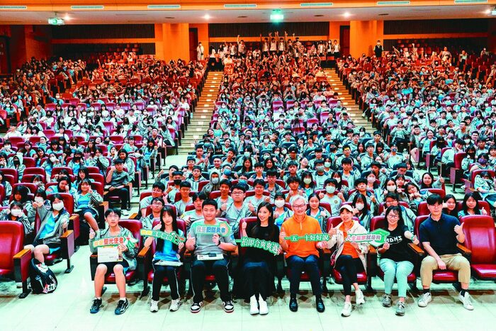 合庫人壽啟動「一五一十好好說・一拍即合爽爽過」校園巡迴講座，鼓勵學生及早思考15年後的人生目標。圖／合庫人壽提供圖片